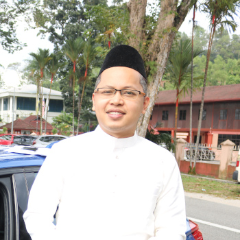Bridal shoes & flowers bouquet